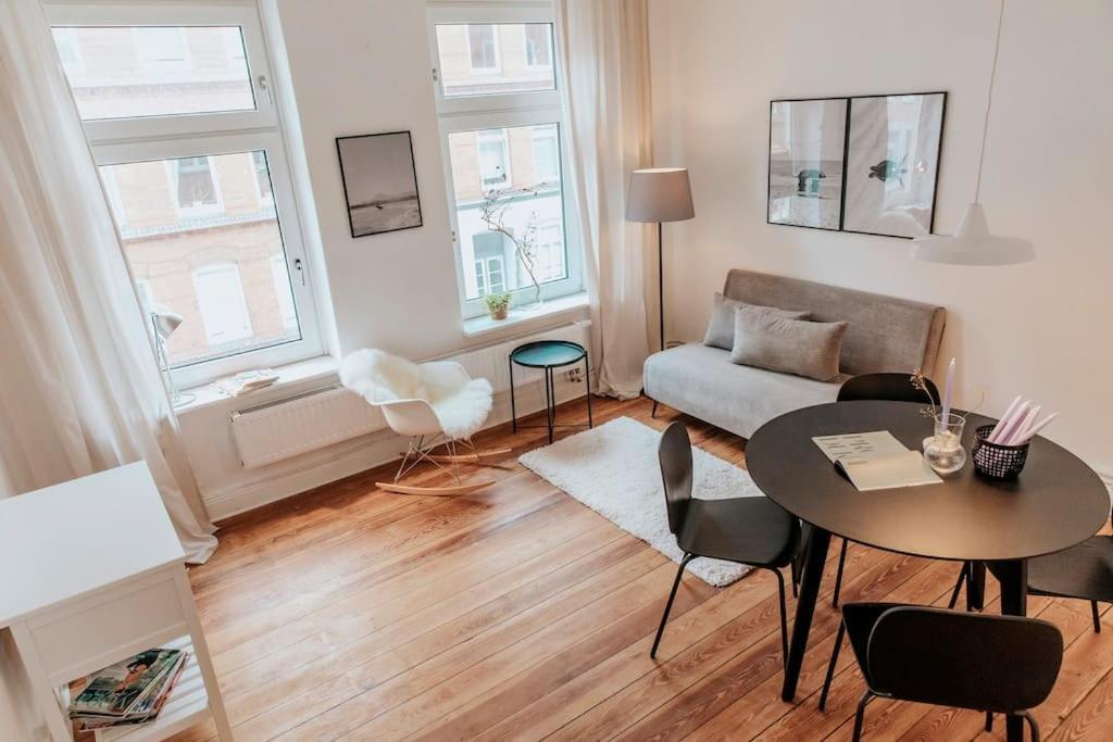 Altbautraum! 2 Zimmer Mit 24H Check-In Kiel Buitenkant foto